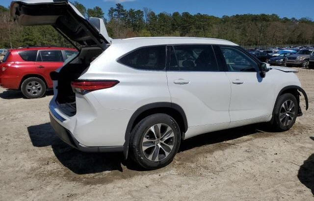 2022 TOYOTA HIGHLANDER XLE