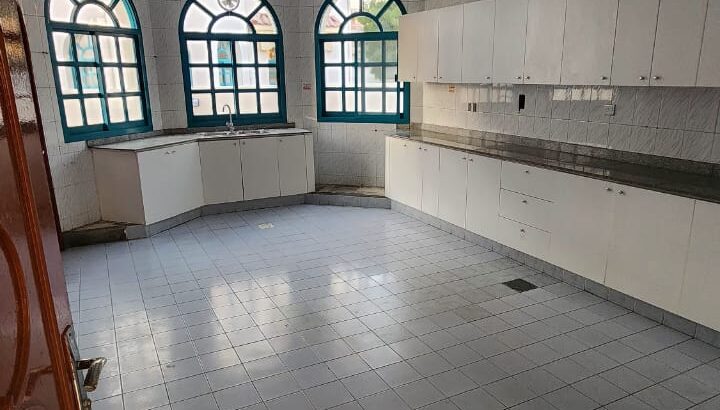 فيلا في جميرا للايجار في دبي 10 دقائق من دبي مول